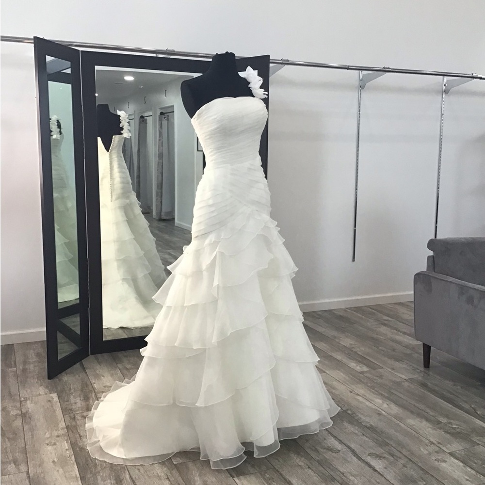 Sweetheart Size 4 One-Shoulder Ruffled Tiered Bridal Gown